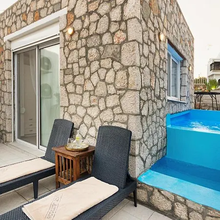 Chrysanthi's Stone House بيت للعطل *