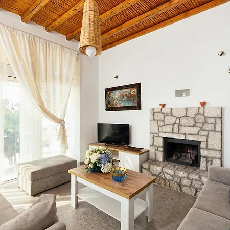 Chrysanthi's Stone House 阿凡投