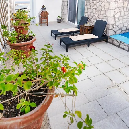 Chrysanthi's Stone House 阿凡投