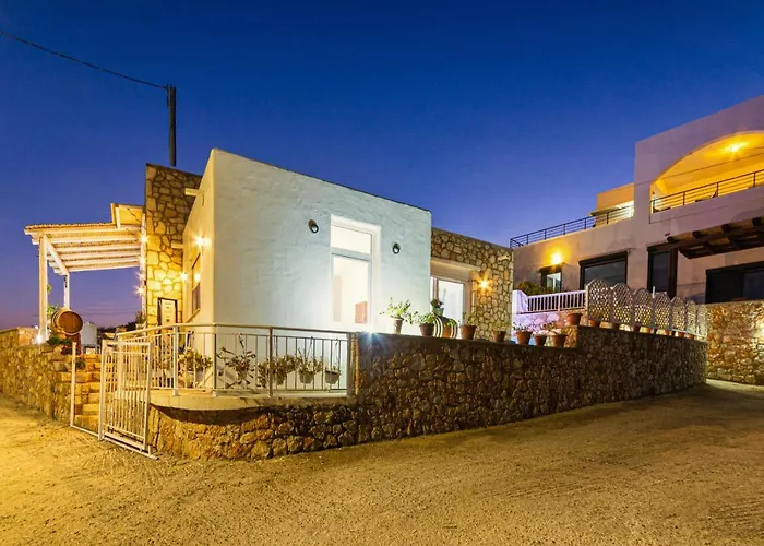 Chrysanthi's Stone House بيت للعطل *