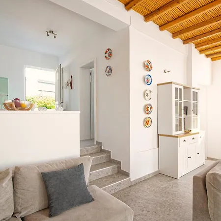 בית נופש Chrysanthi's Stone House *